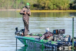 Abu Garcia Adrian Avenas Fantasista Premier/REVO4 STX RH Spinnerbait Combo -Fishing Equipment Store adrian avenas abu garcia fnpc610 6 revo4 stx spinnerbait casting combo 92727.1651242873